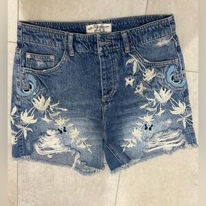 We The Free women’s Embroidered Denim Shorts. Size 26